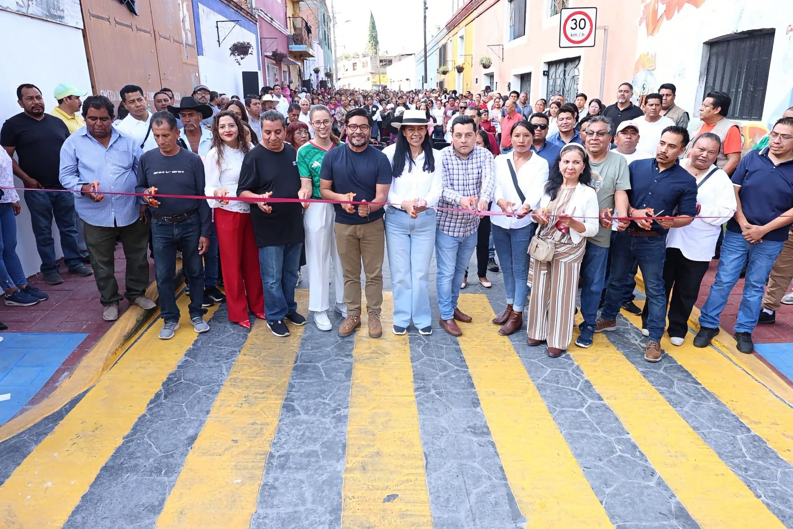 Atlixco inaugura rehabilitación de calle en el centro del municipio